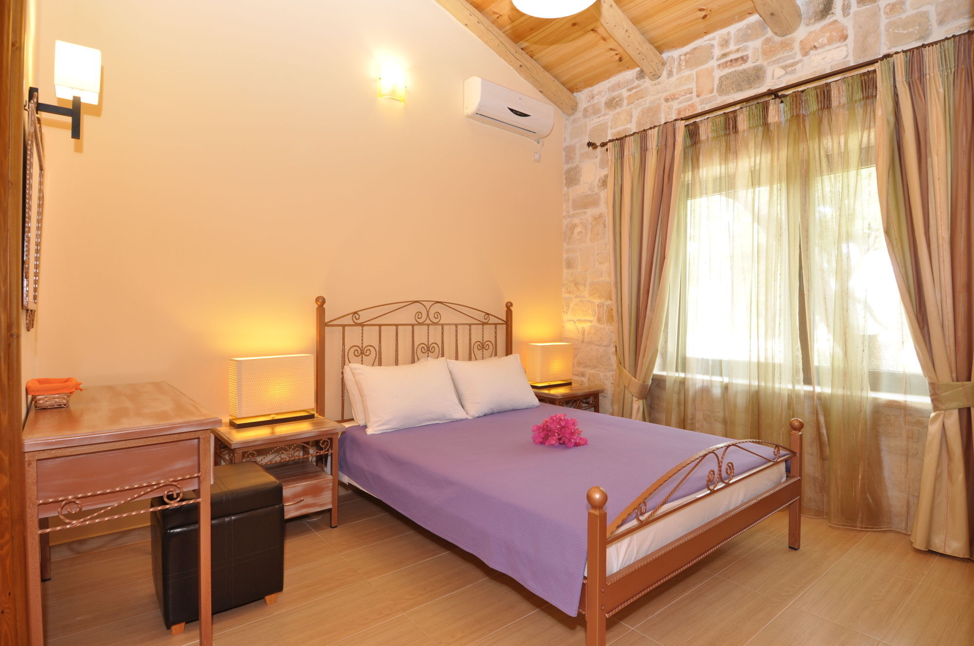 Kymaros Villa Keri